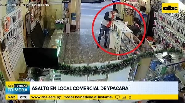 Motochorros asaltan local de venta de celulares