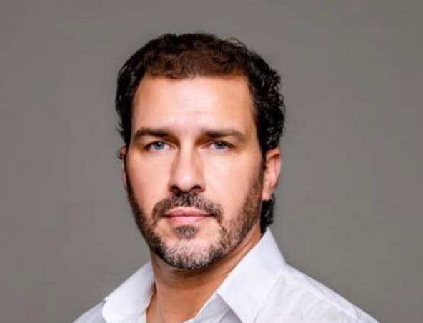 Candidato aclara que posteo sobre “infidelidad” es falso