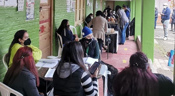 Primer corte de boca de urna revela empate técnico en Capital