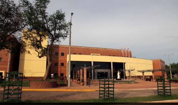 Adolescente agrede a magistrada en Juzgado de Luque