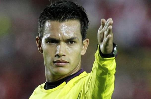 Conmebol suspende a árbitros por el gol anulado a Uruguay