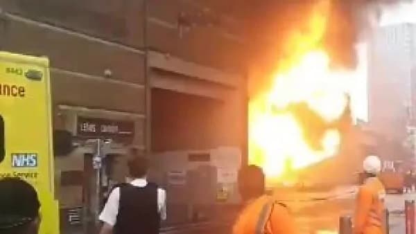 Reportan explosión e incendio en estación de metro de Londres