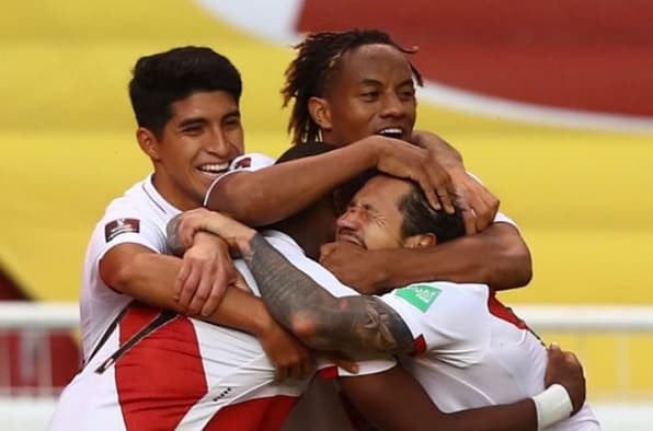 Perú festeja en Ecuador