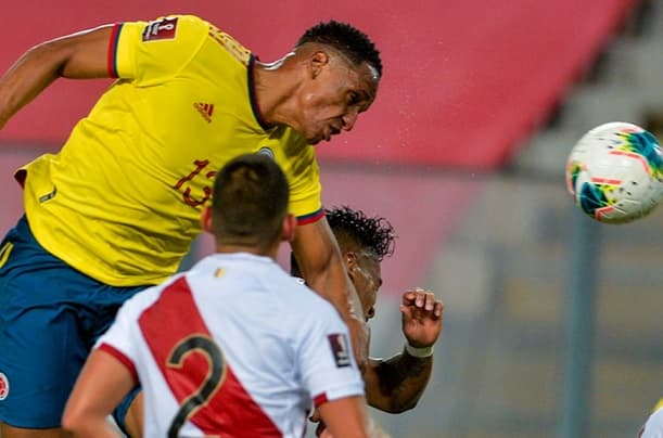 Colombia golea a domicilio y se mete en la pelea