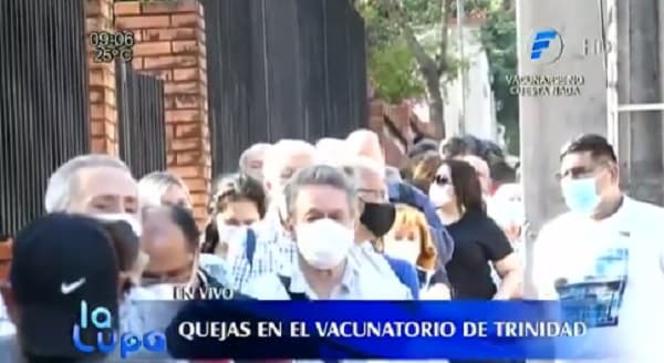 Desorganización y quejas en espera de la segunda dosis en Trinidad