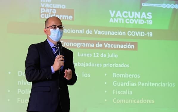 “Priorizados” se vacunarán el lunes y el martes bajará la edad mínima