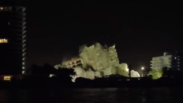 Derriban lo que quedaba en pie del edificio en Miami