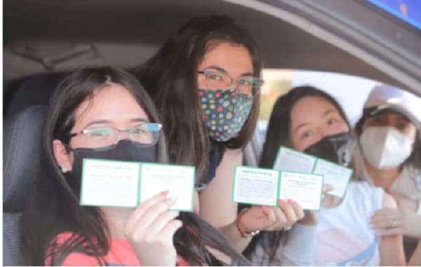 Salud dice que verificará documentos de adolescentes en vacunatorios