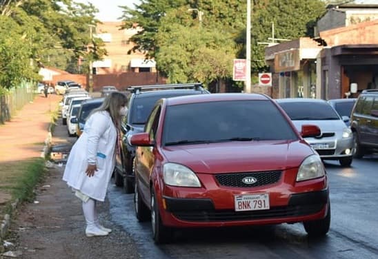 Gran afluencia de personas en los todos los vacunatorios anticovid del país