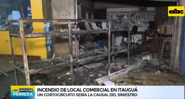 Local de venta de celulares es consumido por las llamas