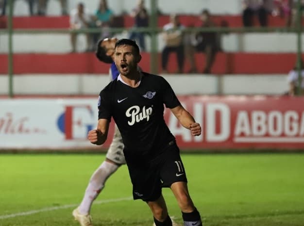 Adrián Martínez jugará en Cerro Porteño
