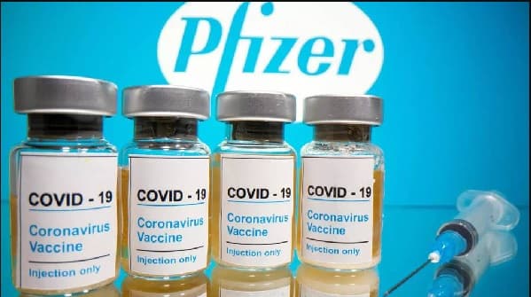 Diario se retracta luego de pedir vacunación solo con Pfizer