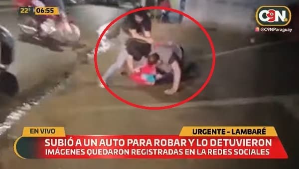 Reducen a sospechoso hallado en el interior de un automóvil