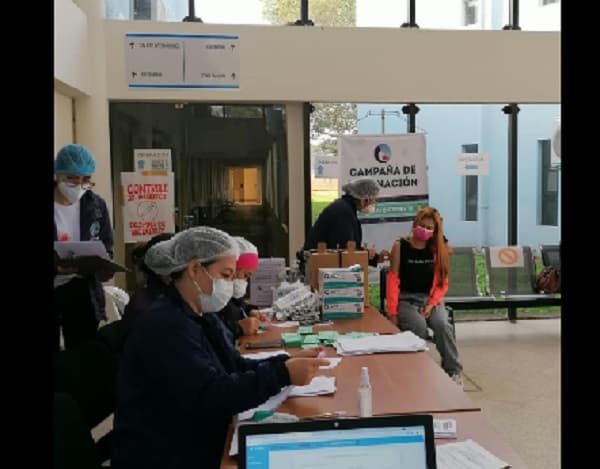 “Trabajadores esenciales” serán los próximos en vacunarse contra el Covid-19