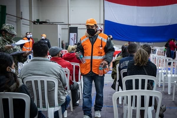 Compañía de bebidas apoya a 28 centros de vacunación con donaciones