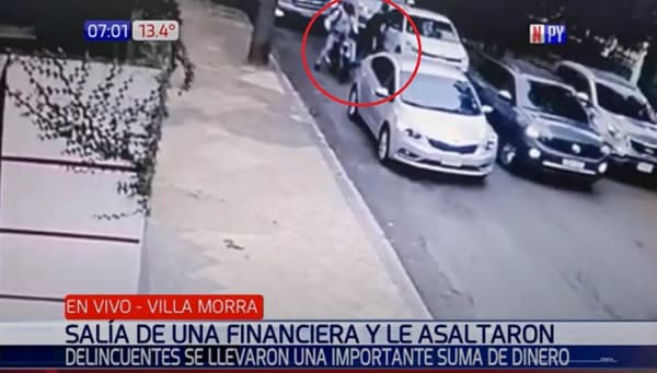 Delincuentes asaltan a conductor en pleno tráfico asunceno