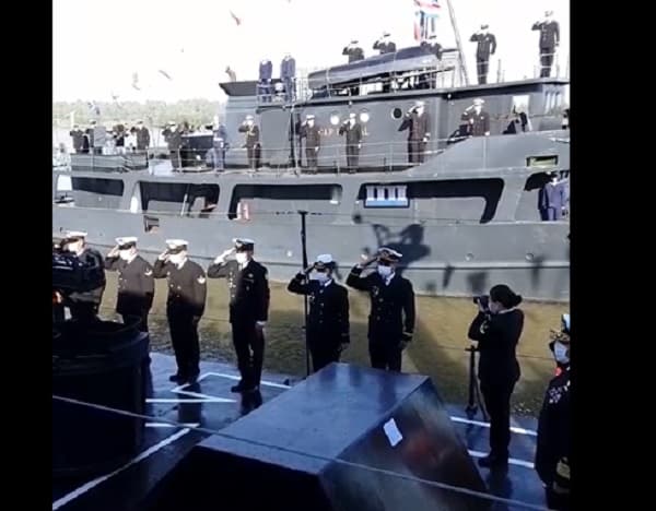 Asume la primera comandante de buque de la Armada