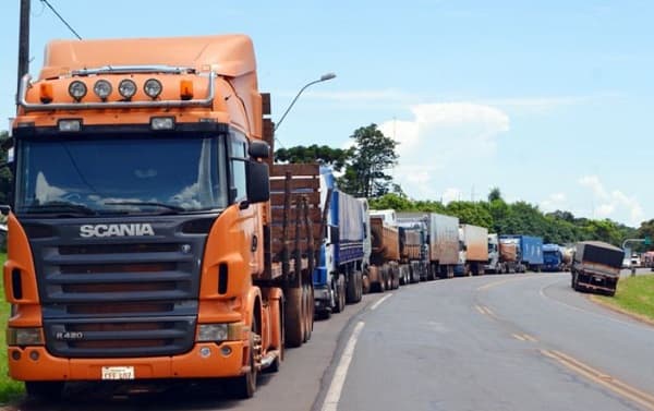 “Queremos rodear el Parlamento”, anuncian camioneros