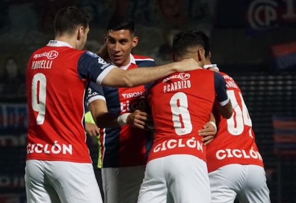 Cerro obtiene su primera victoria del torneo