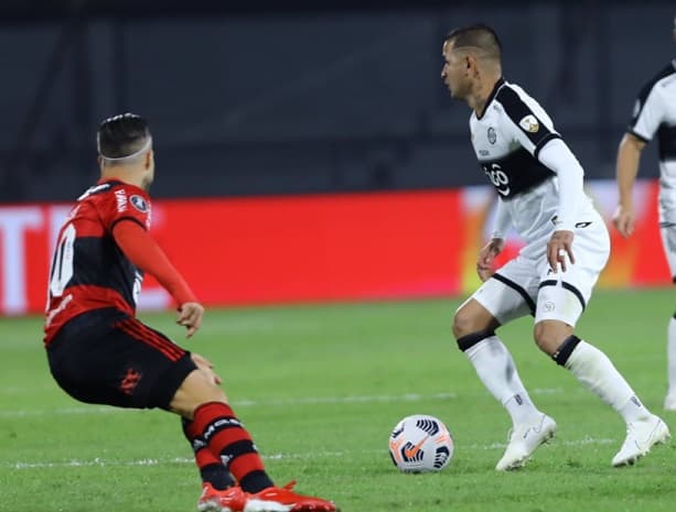 Olimpia sufre goleada en partido cargado de polémica