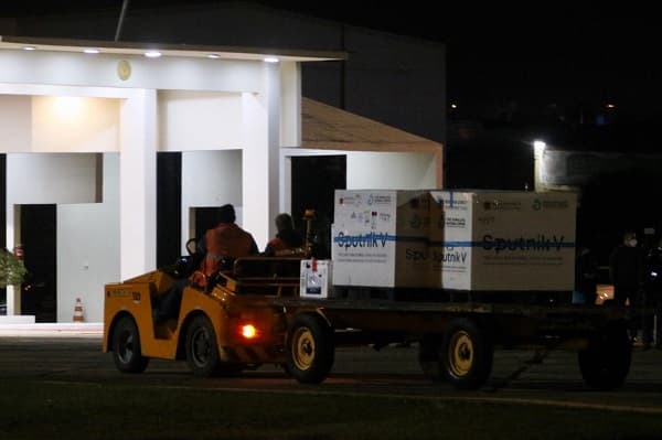 Arriban lotes de Sputnik V, Coronavac y Pfizer