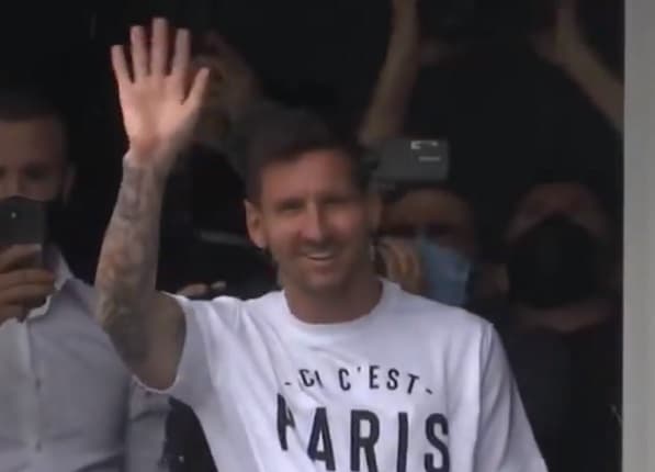Histórico: Messi está en París y vestirá la camiseta del PSG