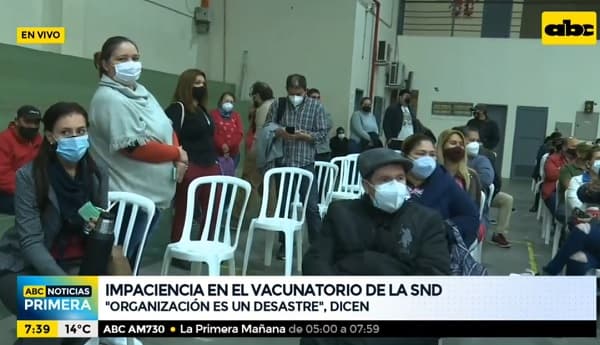 Jornada de segunda dosis en el SND se desarrolla con impaciencia y quejas