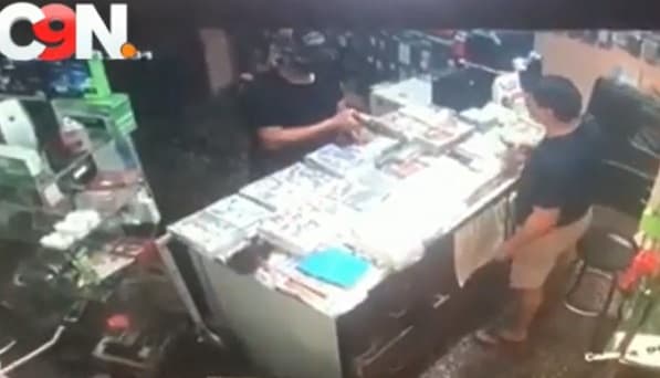 Imágenes retratan cómo comerciante repelió a asaltante en Ñemby