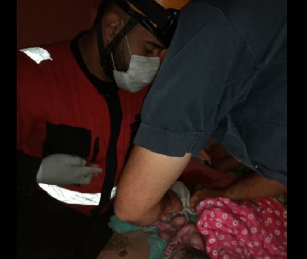 Mujer da a luz en su casa, sin saber que estaba embarazada