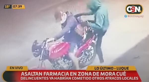 “Motochorros” asaltan una farmacia en Mora Cué