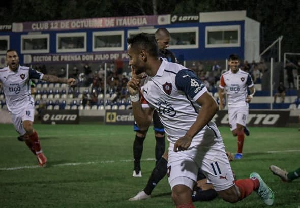 Cerro Porteño gana y quiere dar pelea a Guaraní