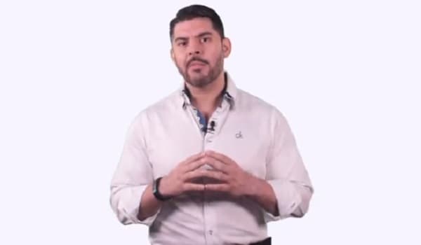 Nenecho publica “pruebas” de uso de detergente en calles