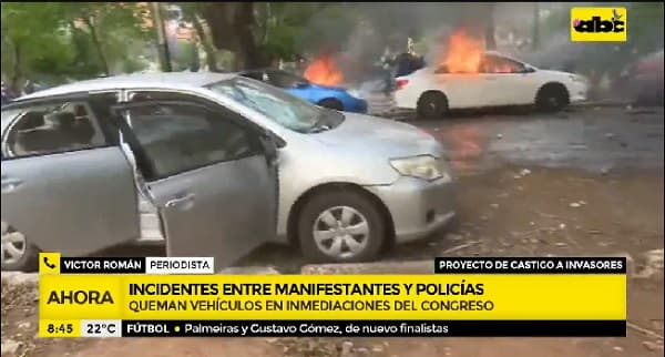 Disturbios y quema de vehículos en inmediaciones del Congreso