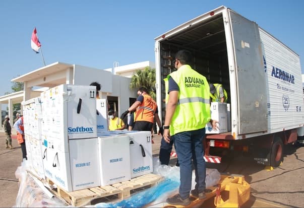 Llegan lotes de dosis de Pfizer y AstraZeneca