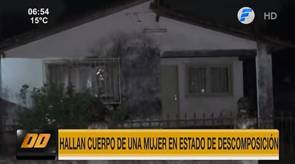 Hallan cuerpo de una mujer en el patio de su casa