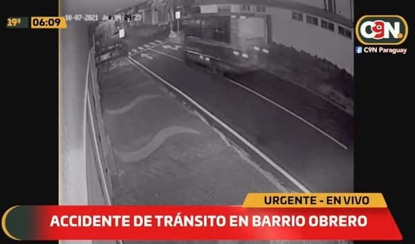 Motociclista y acompañante embisten contra bus circulando de contramano