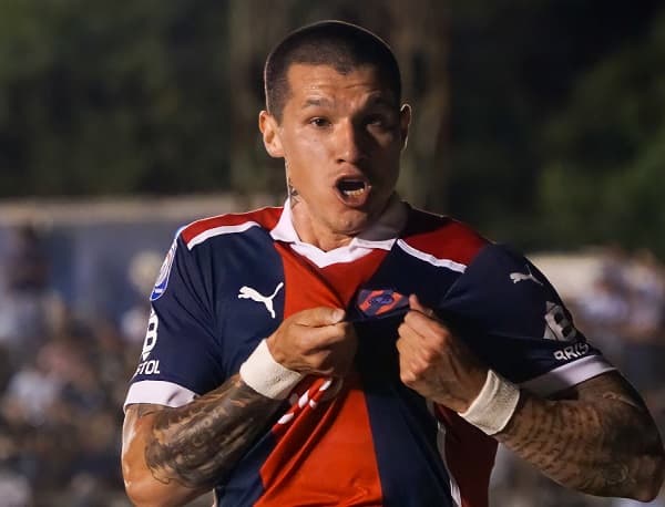 Cerro vence a Guaireña y se mantiene en la pelea