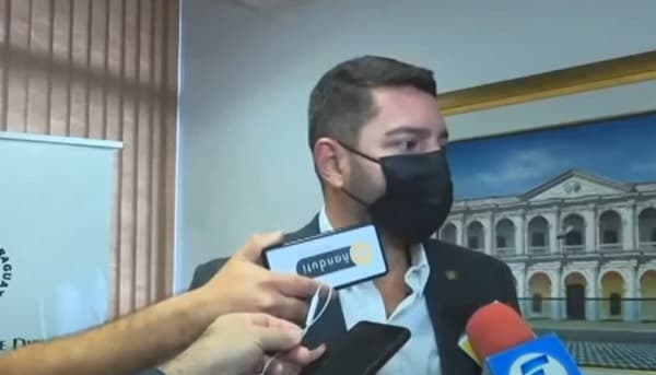 Ofuscado Alliana dice que “no hay ningún problema” con “offshore” de Cartes