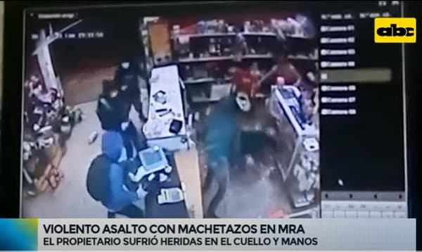 Cámara capta impactante asalto a machetazos en Mariano