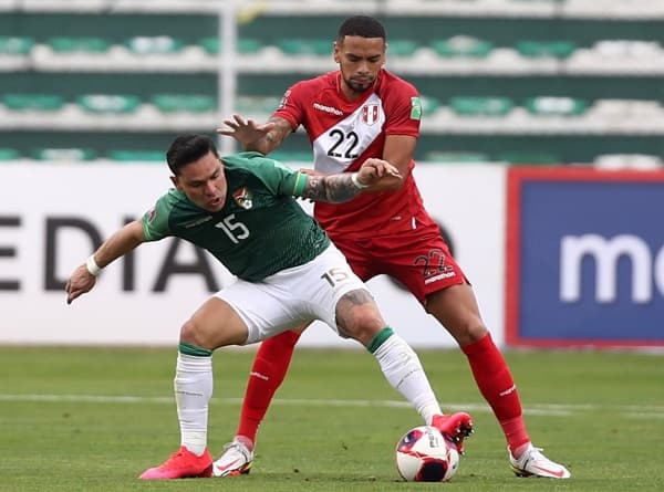 Bolivia vence a Perú en La Paz