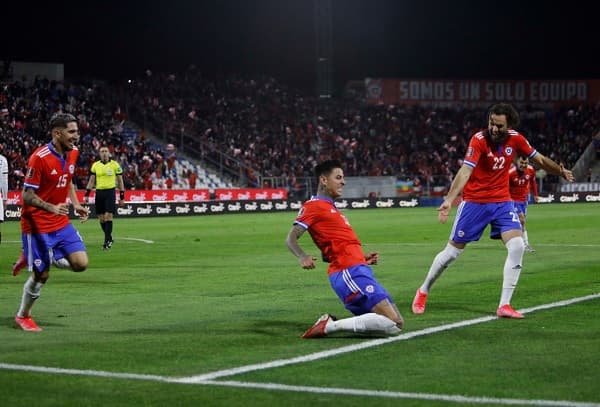 Chile golea y ahora está sexto