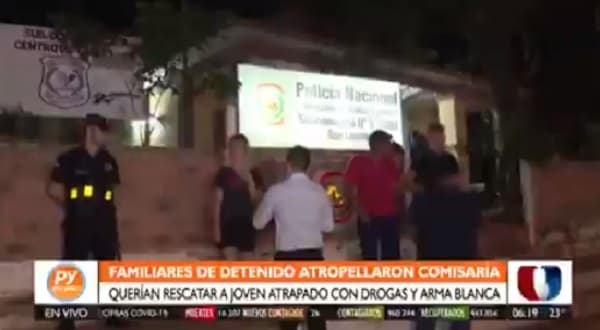 Turba busca “rescatar” a adolescente detenido en comisaría
