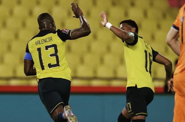 Ecuador golea sin complicaciones a Bolivia