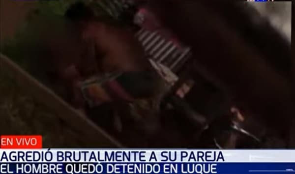 Detienen a hombre grabado golpeando a su pareja