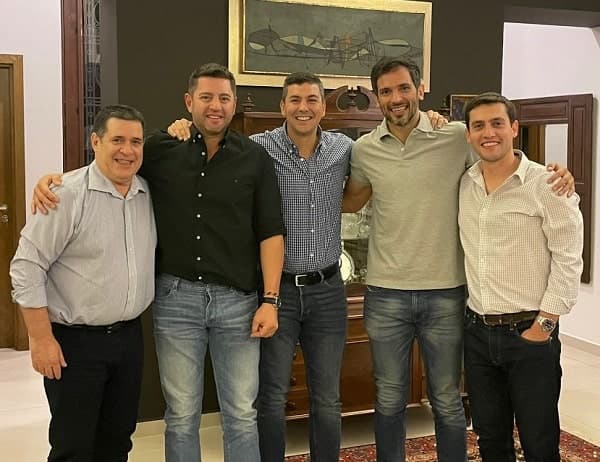 Roque Santa Cruz está en el “equipo” de Horacio Cartes