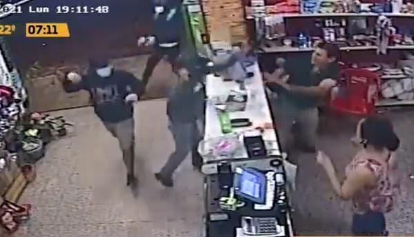 Detienen a dos asaltantes “macheteros” en Mariano