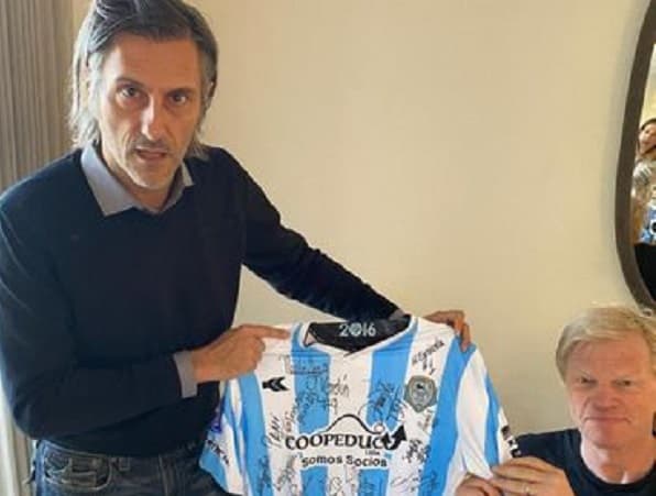 Oliver Kahn recibe camiseta de Guaireña FC en Alemania