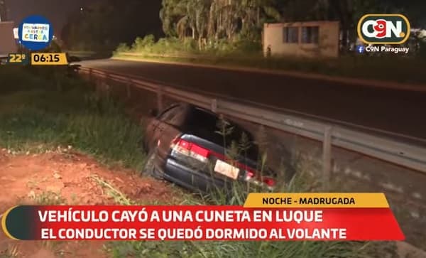 Conductor se queda dormido y cae a cuneta en Luque
