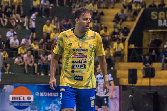 Conocido salonista está internado por “dengue grave”