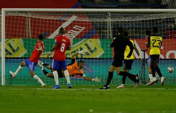 Ecuador vence a Chile de visita y está más cerca de Catar 2022